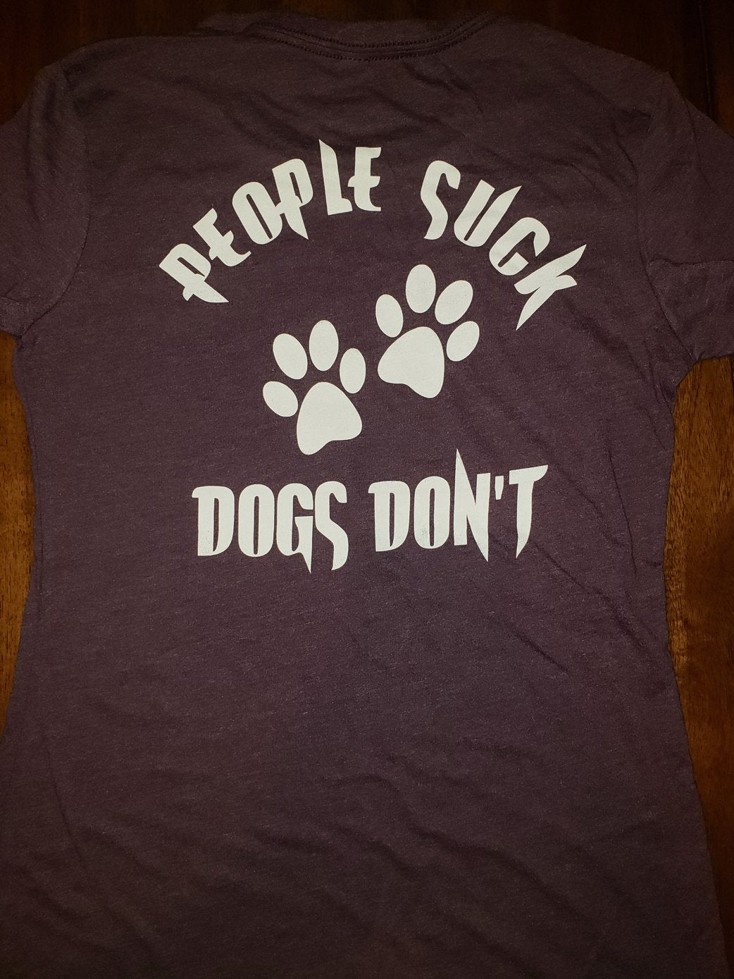 WOMEN'S PEOPLE SUCK DOGS DON'T S/S PLUM